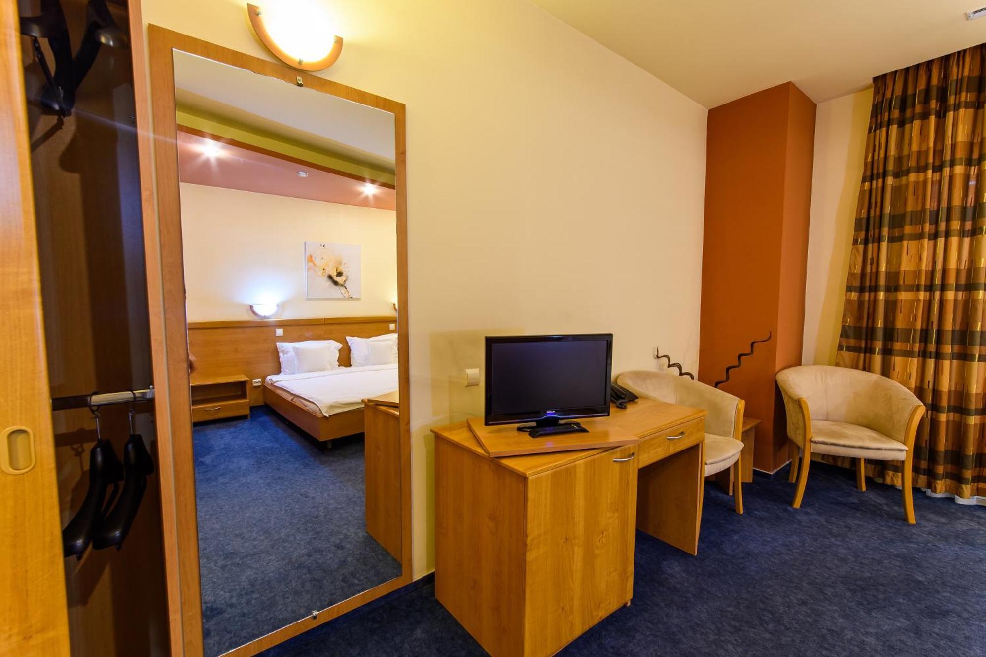 Hotel Torontal Timişoara Buitenkant foto