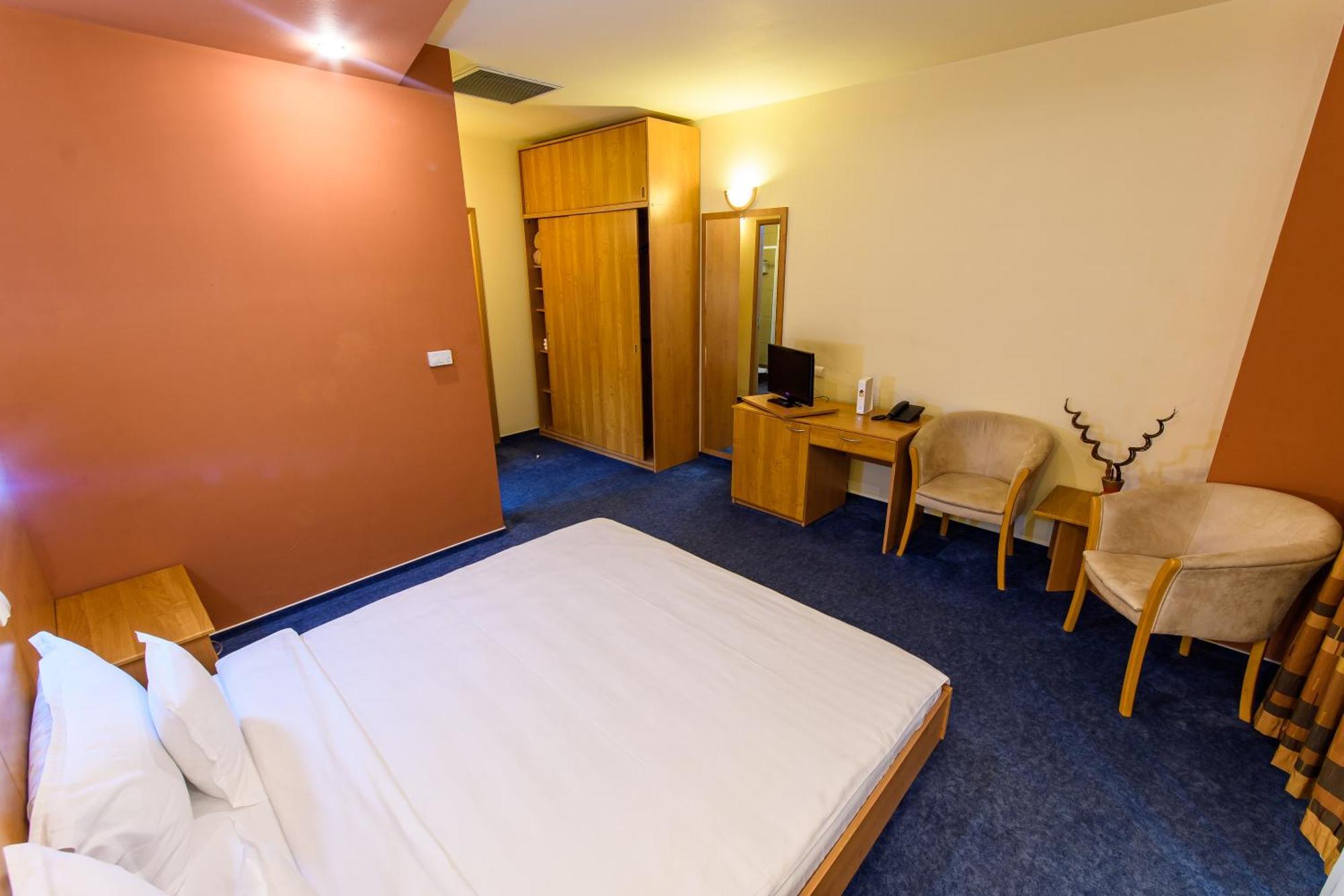 Hotel Torontal Timişoara Buitenkant foto