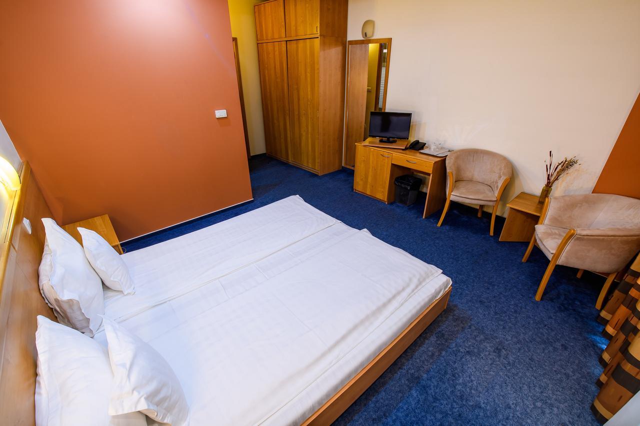 Hotel Torontal Timişoara Buitenkant foto