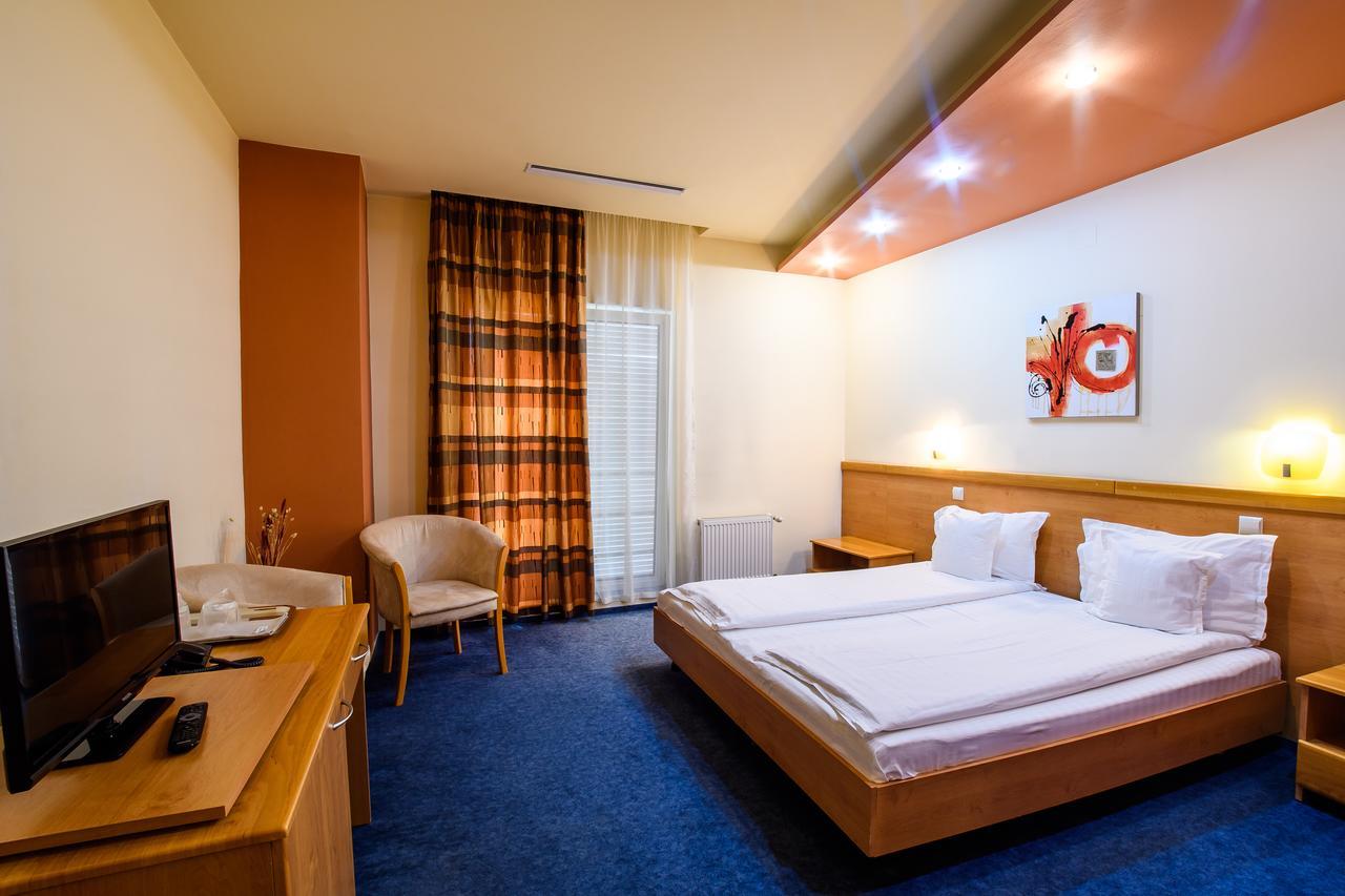 Hotel Torontal Timişoara Buitenkant foto