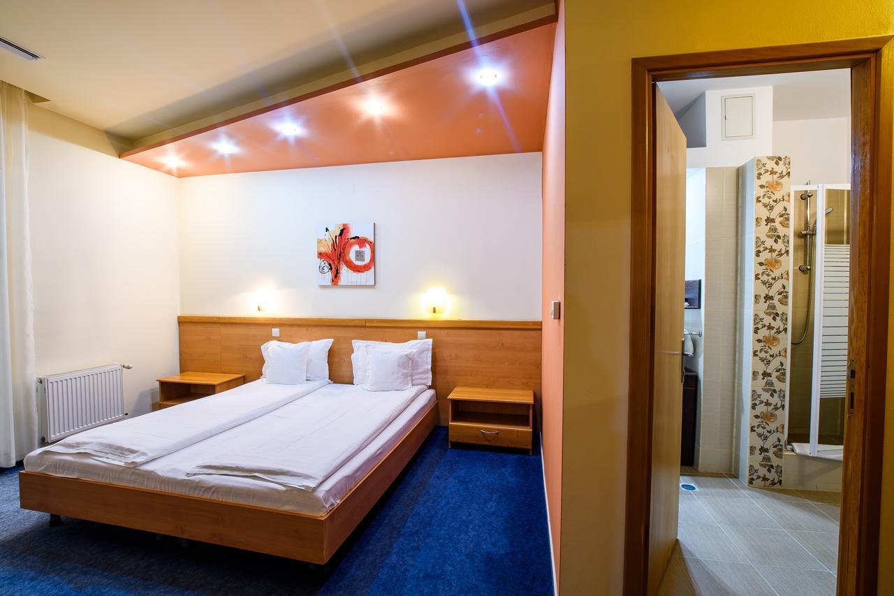 Hotel Torontal Timişoara Buitenkant foto